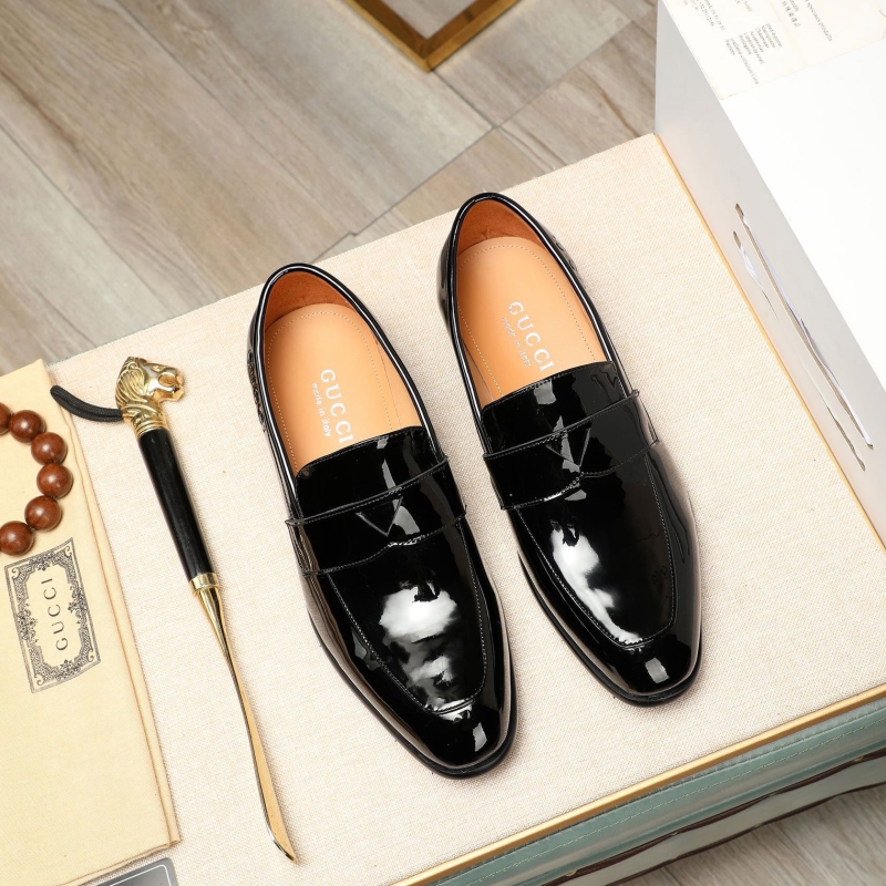 G*u*i leather shoes